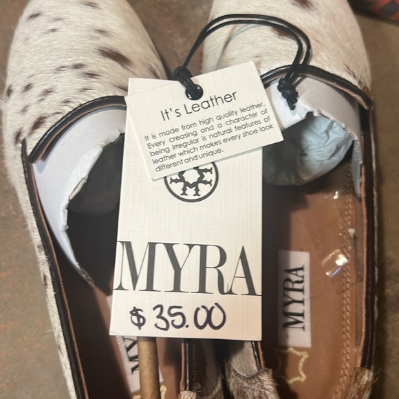 Ionoze Cowhide Shoes 7 - Picture 6 of 6